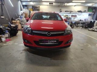 Opel Astra H устранение запотевания правой фары, шлифовка и бронирование