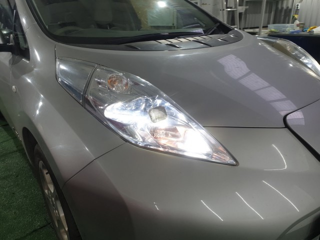 Nissan Leaf исправление светового пучка