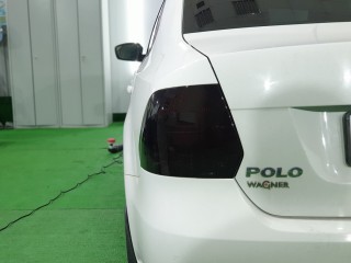 Volkswagen Polo тонировка задних фонарей пленкой STEK