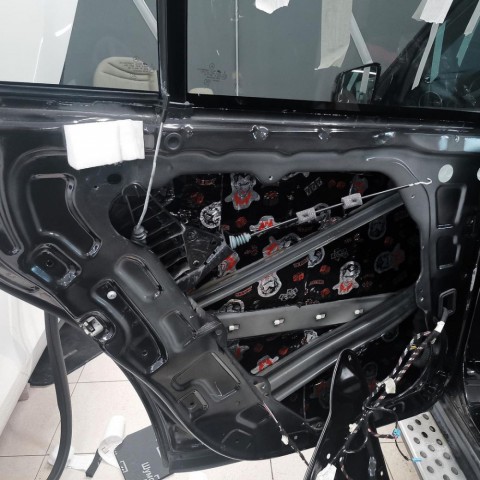 Mercedes GL-164 шумоизоляция 4 дверей в 6 слоёв, установка динамиков