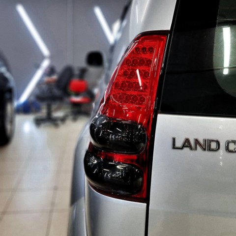 Toyota Land Cruiser Prado - полировка задних фонарей