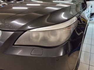 BMW 5 E61 установка светодиодных линз, замена стекол и бронирование фар (4)