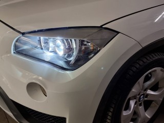 BMW X1 установка линз Aozoom A4+ 2022, ремонт запотевания, глубокая полировка (3)