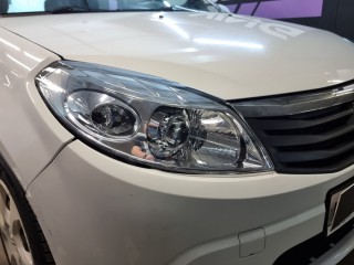 Renault Sandero установка линз Aozoom A3+ и диодных ламп ДХО/поворот (6)