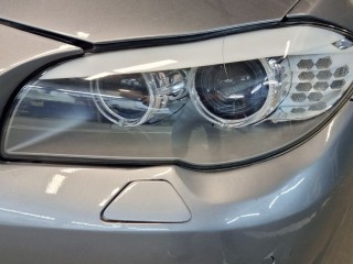 BMW 5 F10 замена стекла и ремонт маски фары (8)