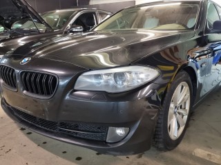BMW 5 F10 дорест замена биксенона на Bi-Led Aozoom A12, замена стекол фар (2)
