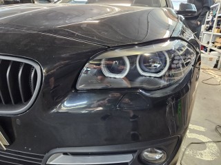 BMW F10 замена линз на Aozoom Viper Rays, ангельских глаз, покраска масок фар, шлифовка и броня (8)