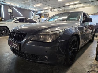 BMW E60 замена линз на Aozoom A17, покраска масок, замена стёкол фар (2)