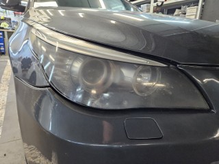 BMW E60 замена линз на Aozoom A17, покраска масок, замена стёкол фар (3)