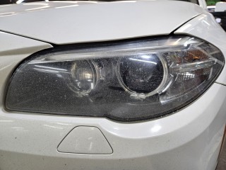 BMW 5 F10 замена линз на Aozoom K3, установка глазок, анти-хром масок фар, броня (3)
