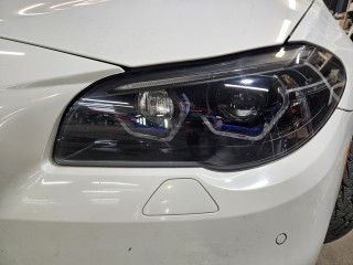 BMW 5 F10 замена линз на Aozoom K3, установка глазок, анти-хром масок фар, броня (20)