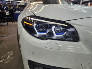 BMW 5 F10 замена линз на Aozoom K3, установка глазок, анти-хром масок фар, броня (19)
