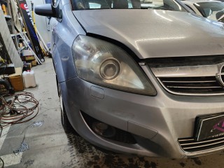 Opel Zafira замена линз на StatLight A6,шлифовка и бронирование фар (0)