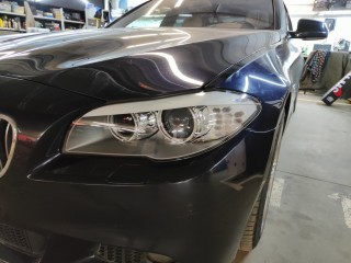 BMW 5 series устранение запотевания правой фары (5)