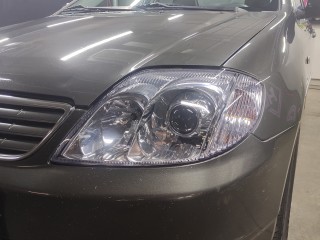 Toyota Corolla установка Bi-led линз Viper Rays, шлифовка и бронирование фар (5)