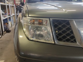 Nissan Pathfinder установка Bi-led линз Viper Rays, лампы ДХО/поворот (1)