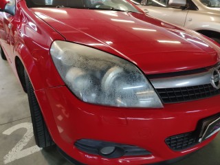 Opel Astra H устранение запотевания правой фары, шлифовка и бронирование (1)