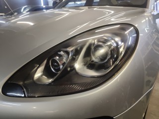 Porsche Macan замена линз на Viper TRX Laser, покраска масок и бронирование фар, полировка кузова (1)