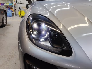 Porsche Macan замена линз на Viper TRX Laser, покраска масок и бронирование фар, полировка кузова (3)