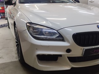 BMW 6 замена стекла фары и тонирование полиуретановой плёнкой (0)