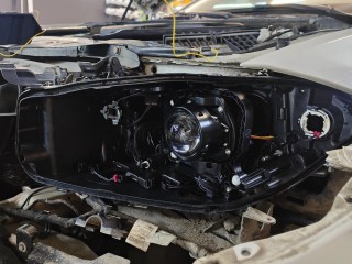 BMW 5 F10 замена линз на Aozoom K3, установка глазок, анти-хром масок фар, броня (6)