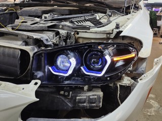 BMW 5 F10 замена линз на Aozoom K3, установка глазок, анти-хром масок фар, броня (13)