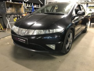 Honda Civic 5D установка Aozoom A13 и покраска масок фар (2)