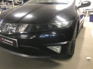 Honda Civic 5D установка Aozoom A13 и покраска масок фар (9)