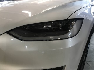 Tesla Model X восстановление прозрачности фары (1)