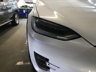 Tesla Model X восстановление прозрачности фары (3)