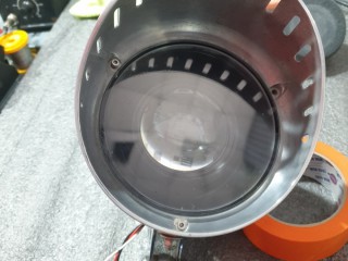 Установка LED модуля Diliht Tendel в мото фару (4)