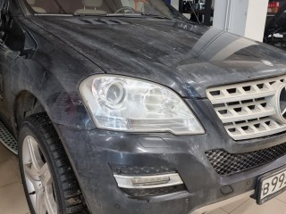 Mercedes ML-W164 установка би-линз и покраска масок фар (2)