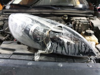 Volvo V40 ремонт фары после ДТП (2)