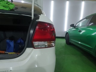 Volkswagen Polo тонировка задних фонарей пленкой STEK (0)