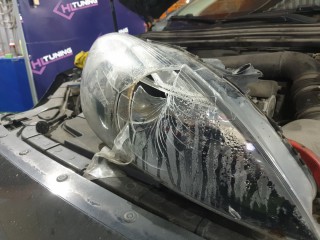 Volvo V40 ремонт фары после ДТП (1)