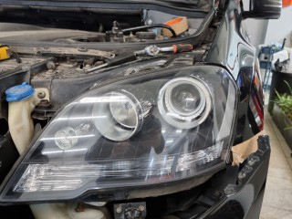 Mercedes ML-W164 установка би-линз и покраска масок фар (3)